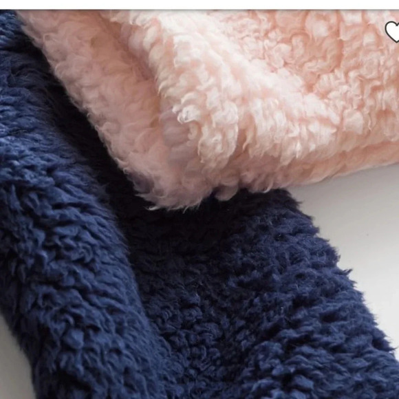 💥HOST PICK💥 Pottery Barn Kids Solid Sherpa Blue  Robe Size 2T-3T - Picture 3 of 9